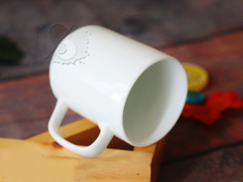 Ly sứ men trắng Bát Tràng dáng trụ đáy tù giá tốt bán chạy Ly sứ men trắng Bát Tràng dáng trụ đáy tù giá tốt bán chạy