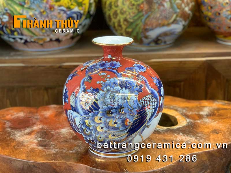 Bình hút tài lộc đỏ công đào 25cm Bát Tràng vẽ vàng 24k cao cấp 