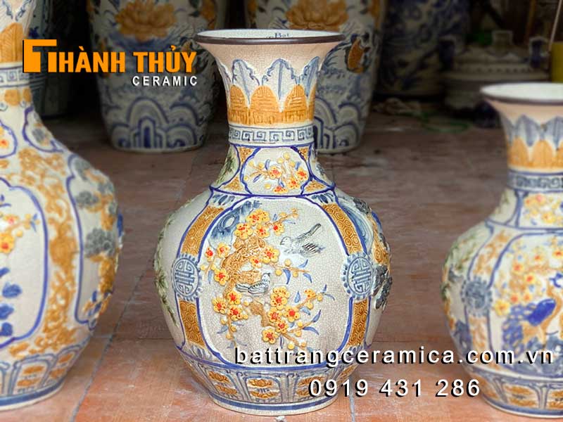 Lục bình củ tỏi sứ Bát Tràng đắp nổi tứ cảnh đẹp sang trọng 55cm Lục bình củ tỏi sứ Bát Tràng đắp nổi tứ cảnh đẹp sang trọng 55cm