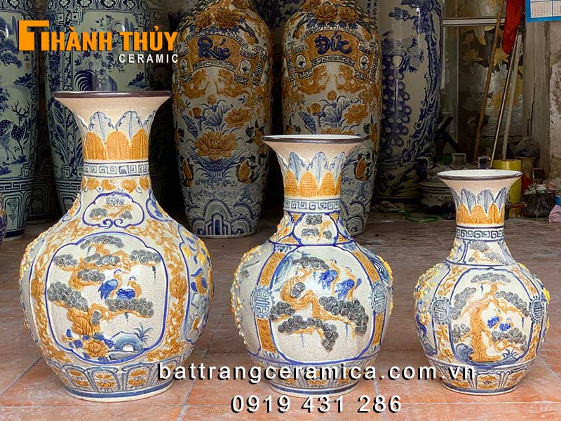 Lục bình củ tỏi sứ Bát Tràng đắp nổi tứ cảnh đẹp sang trọng 55cm Lục bình củ tỏi sứ Bát Tràng đắp nổi tứ cảnh đẹp sang trọng 55cm