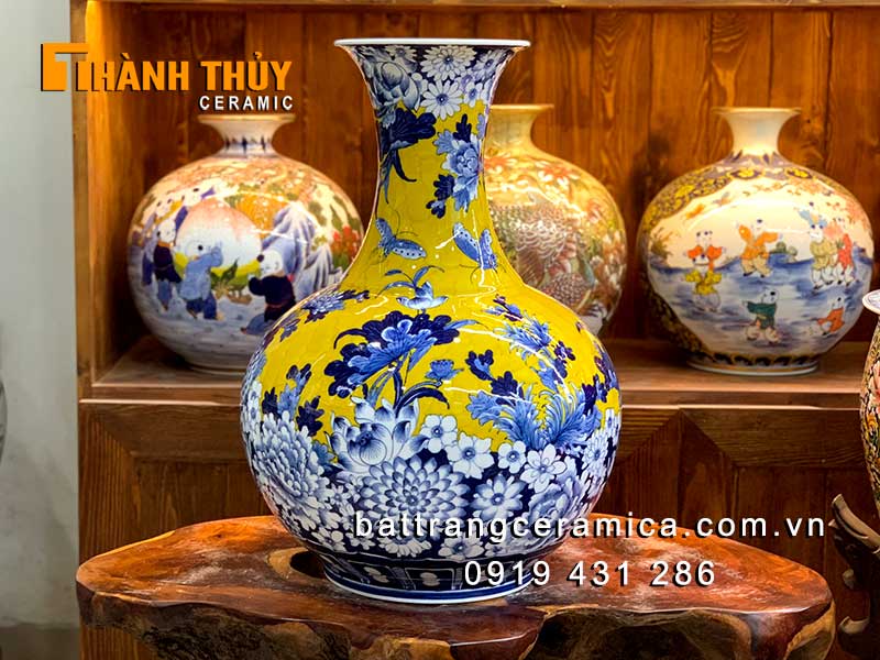 Lục bình sứ Bát Tràng 52cm đẹp tinh xảo, bền màu vàng nền