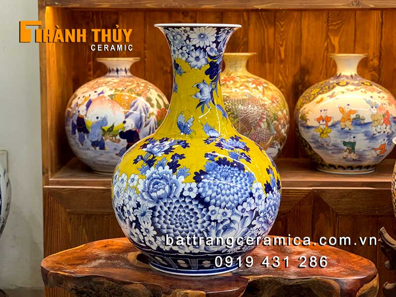 Lục bình sứ Bát Tràng 52cm đẹp tinh xảo, bền màu vàng nền
