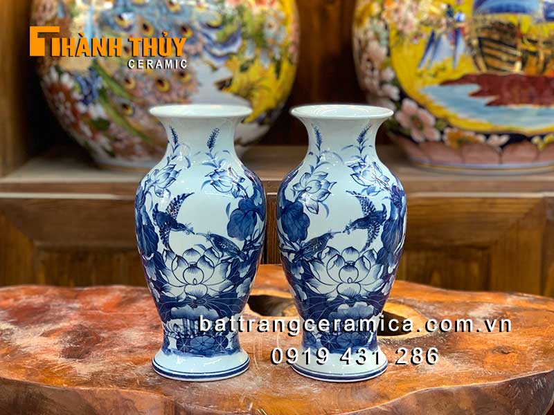 Bình hoa thờ vẽ Sen bói cá 25cm gốm sứ Bát Tràng sang trọng 