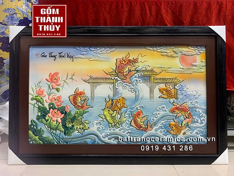 Tranh gốm sứ cá chép vượt Long Môn đắp nổi đa màu sắc 
