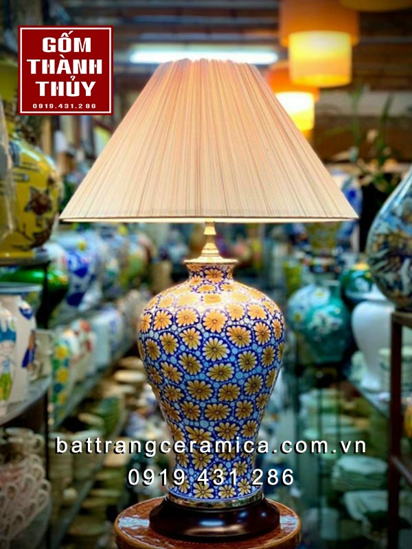 Đèn ngủ sứ vẽ hoa cúc hoạ mi sang trọng ánh sáng nhẹ nhàng