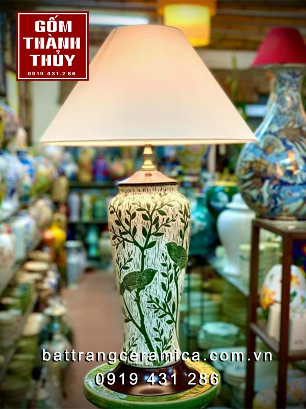 Đèn bàn gốm sứ khắc đôi chim sang trọng trang trí phòng ngủ Đèn bàn gốm sứ khắc đôi chim sang trọng trang trí phòng ngủ