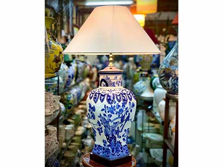 Đèn bàn gốm sứ men lam chân vuông đẹp cao cấp trang trí 