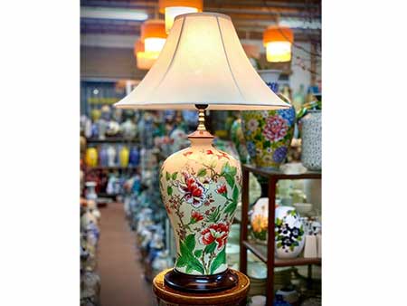 Đèn ngủ gốm sứ hoa phù dung sang trọng trang trí phòng khách đẹp 