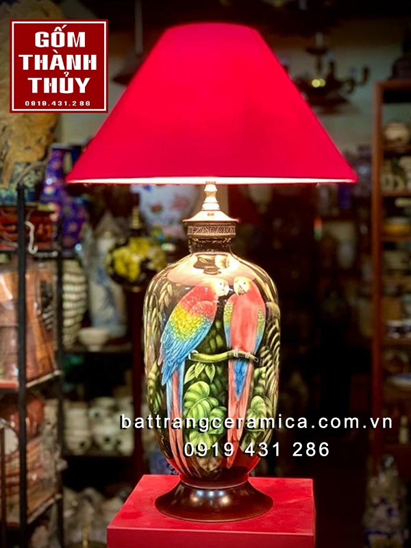 Đèn bàn gốm sứ vẹt đỏ đuôi dài cao cấp trang trí phòng ngủ chất lượng Đèn bàn gốm sứ vẹt đỏ đuôi dài cao cấp trang trí phòng ngủ chất lượng
