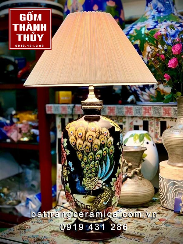 Đèn ngủ gốm sứ Bát Tràng vẽ chim công sang trọng tặng quà ý nghĩa Đèn ngủ gốm sứ Bát Tràng vẽ chim công sang trọng tặng quà ý nghĩa
