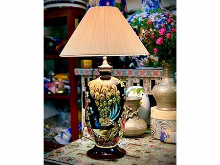 Đèn ngủ gốm sứ Bát Tràng vẽ chim công sang trọng tặng quà ý nghĩa 