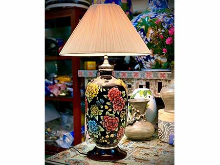 Đèn bàn gốm sứ Bát Tràng hoa phù dung sang trọng giá tốt 