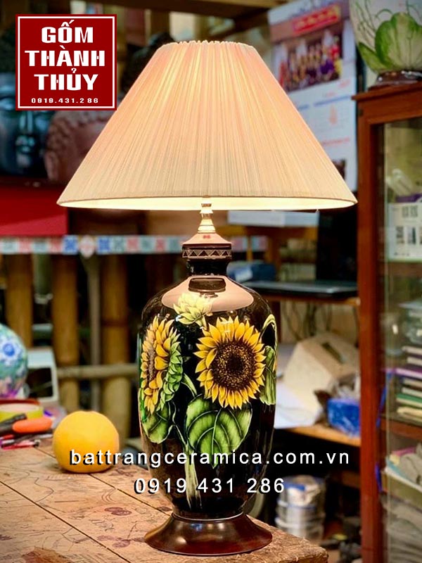 Đèn bàn gốm sứ Bát Tràng hoa hương dương sang trọng giá tốt Đèn bàn gốm sứ Bát Tràng hoa hương dương sang trọng giá tốt