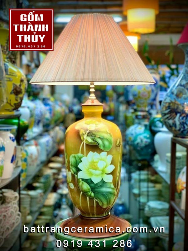 Đèn bàn gốm Bát Tràng vẽ sen 3D đẹp sang trang trí nội thất