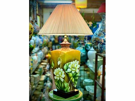 Đèn bàn gốm sứ vuông vẽ hoa sen 3D sang trọng giá tốt 