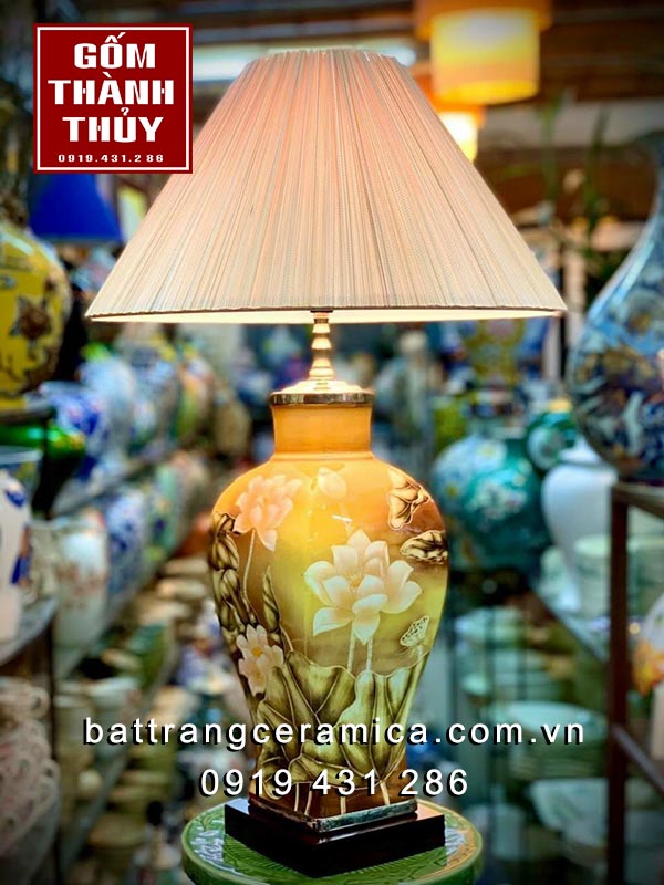 Đèn ngủ gốm sứ chân vuông vẽ sen 3D trang trí sang trọng