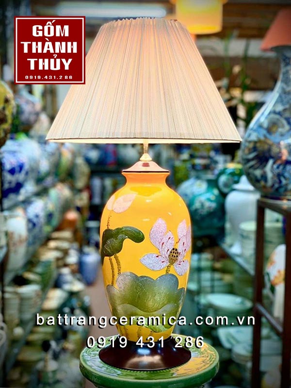 Đèn ngủ gốm sơn mài hoa sen sang trọng quà tặng phòng khách