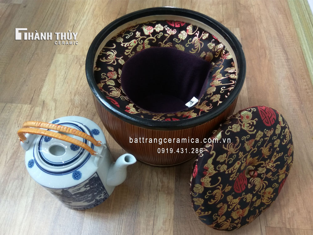 Bao ủ ấm tích Bát Tràng 15l bọc gấm sang trọng quà tặng ý nghĩa Bao ủ ấm tích Bát Tràng 15l bọc gấm sang trọng quà tặng ý nghĩa