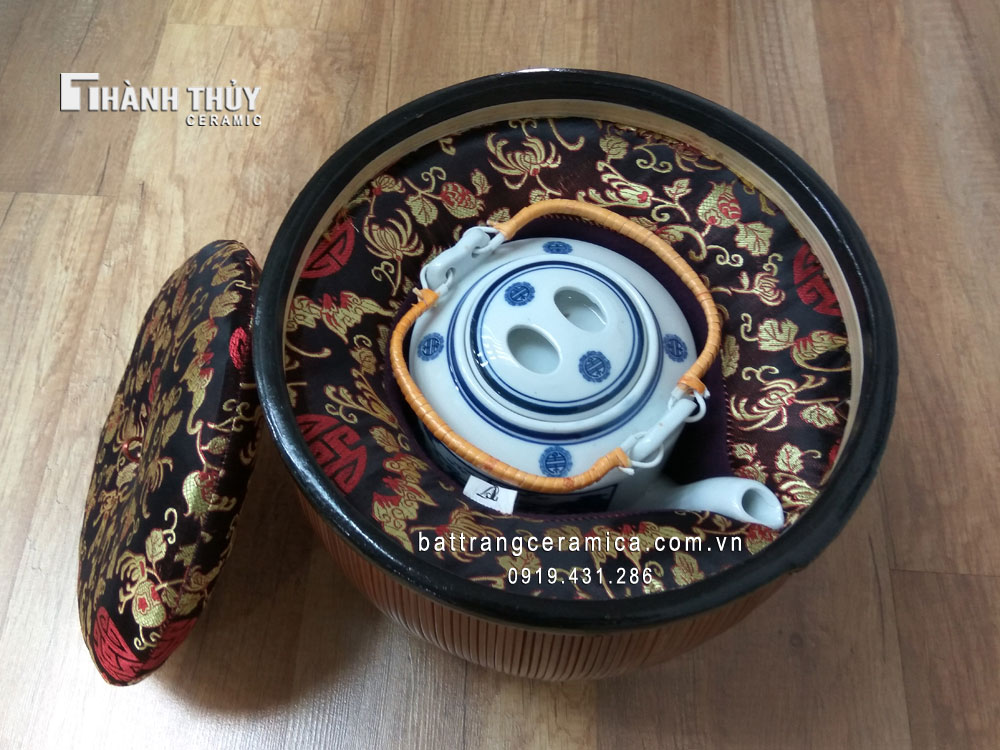 Bao ủ ấm tích Bát Tràng 15l bọc gấm sang trọng quà tặng ý nghĩa Bao ủ ấm tích Bát Tràng 15l bọc gấm sang trọng quà tặng ý nghĩa