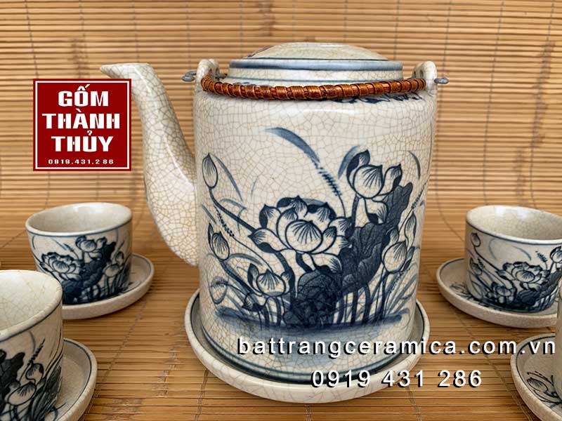 Ấm tích men rạn cổ 1lít vẽ hoa sen quà tặng ông bà uống trà Ấm tích men rạn cổ 1lít vẽ hoa sen quà tặng ông bà uống trà