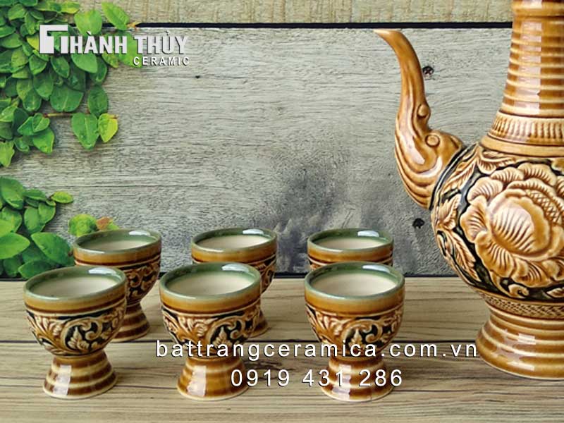 Ấm rót rượu men nâu da lươn khắc hoa dây sang trọng cao cấp
