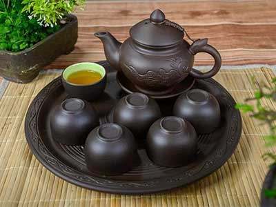 Bộ ấm trà gốm khắc hoa sang trọng tặng kèm khay đĩa cao cấp 