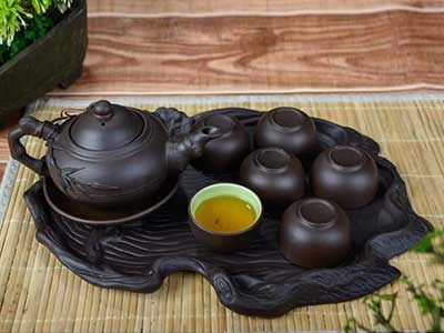Ấm trà đắp trúc quân tử gốm đen sang trọng kèm khay quà tặng 