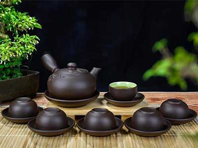 Bộ ấm chén quai ngang đắp hoa sen gốm Bát Tràng cao cấp 
