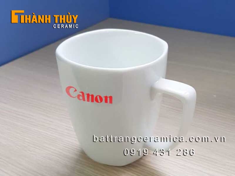 Quà tặng Tết nhân viên cốc sứ in logo sang trọng doanh nghiệp
