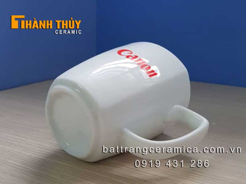 Quà tặng Tết nhân viên cốc sứ in logo sang trọng doanh nghiệp