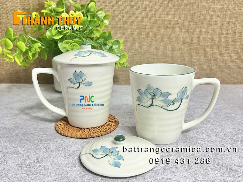 Quà tặng doanh nghiệp cốc hoa sen gốm sứ Bát Tràng in logo độc đáo
