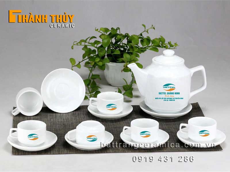 Bộ ấm trà sứ Bát Tràng tặng Tết doanh nghiệp sang trọng đẳng cấp 