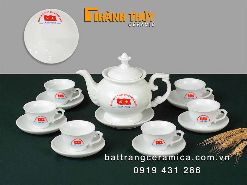 Ấm chén Bát Tràng in logo quà tặng doanh nghiệp sang trọng