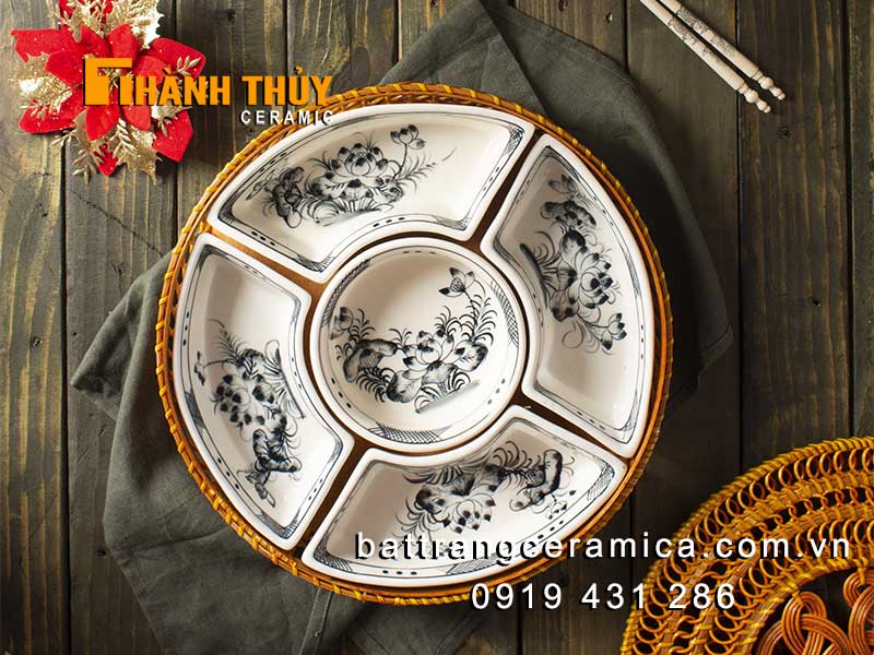Khay mứt Tết Bát Tràng vẽ hoa sen độc đáo sang trọng an toàn