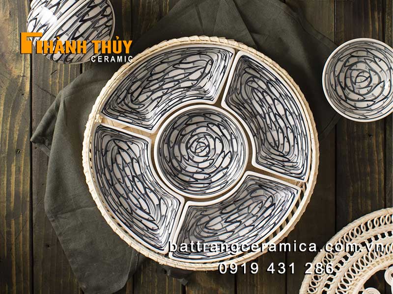 Khay mứt tết sứ Bát Tràng vẽ cá đàn sang trọng an toàn 