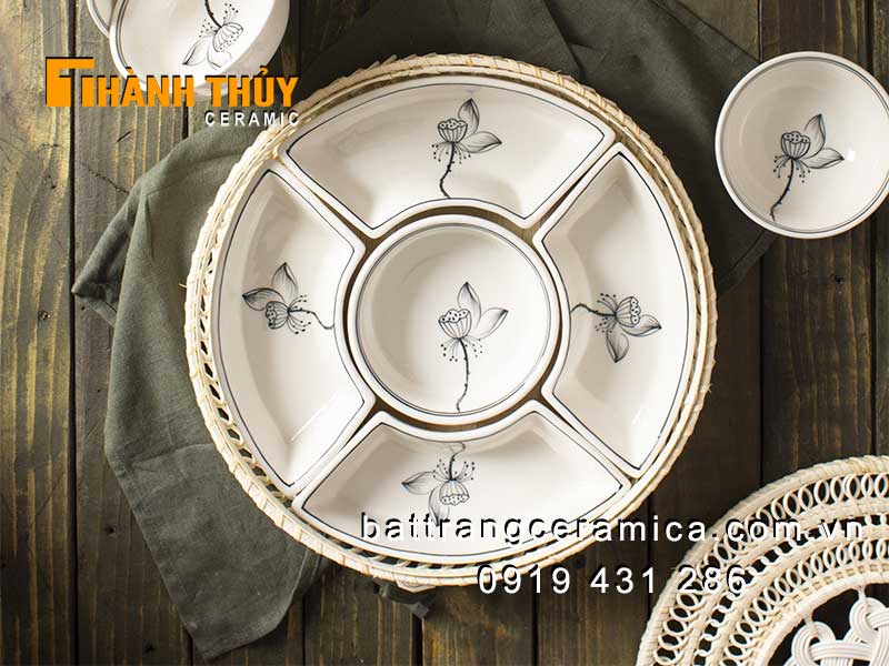 Khay mứt Tết Bát Tràng vẽ sen sang trọng an toàn