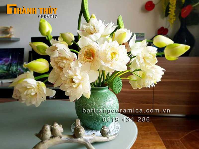 Vò xanh ngọc khắc hoa nổi 17 cm gốm Bát Tràng sang trọng độc đáo