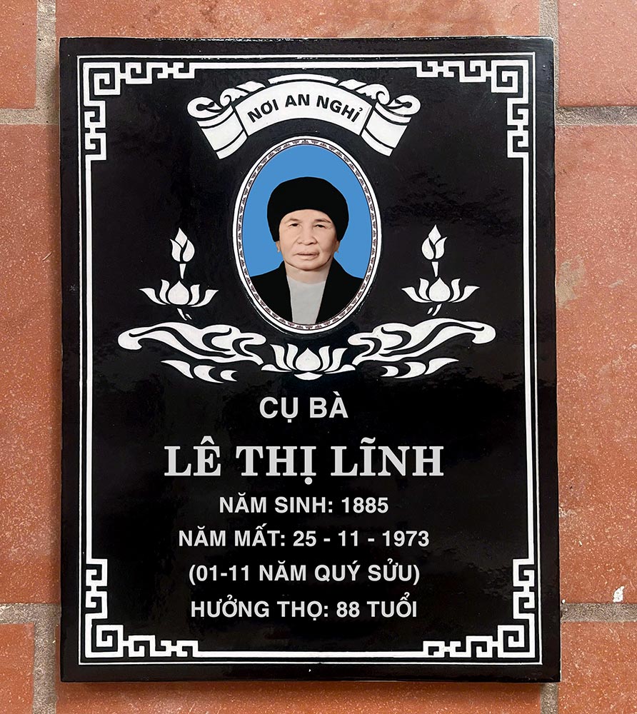 Bia mộ sứ Bát Tràng bền đẹp giá tốt mẫu mã đa dạng chuẩn phong thủy