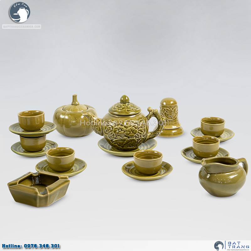Bộ ấm chén hoa mai nổi Bát Tràng đẳng cấp kèm phụ kiện sang trọng