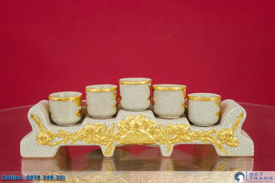 Kỷ ngai men rạn đắp nổi Sen dát vàng Bát Tràng sang trọng cao cấp