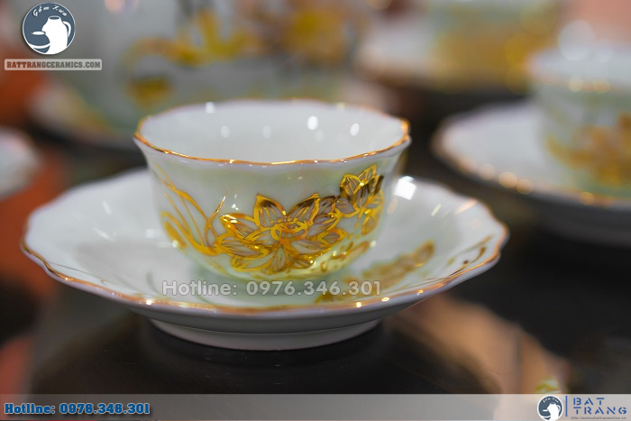 Bộ ấm chén Bát Tràng khắc sen vàng 24k trắng ngà sang trọng