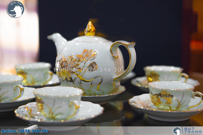 Bộ ấm chén Bát Tràng khắc sen vàng 24k trắng ngà sang trọng