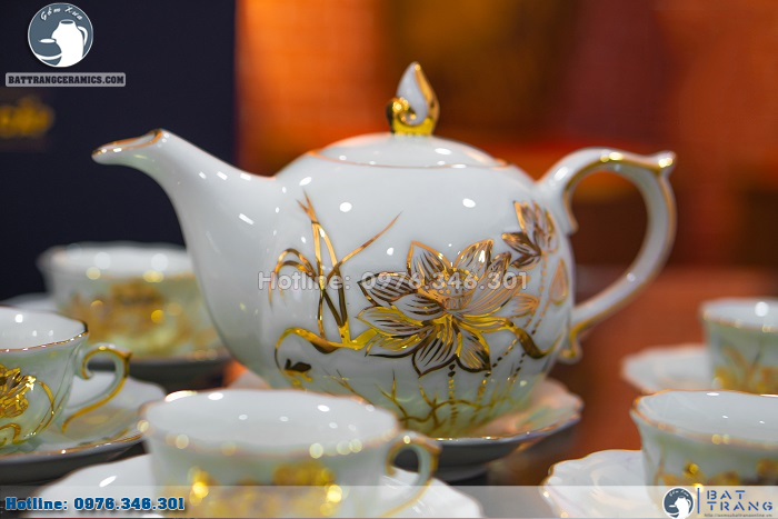 Bộ ấm chén Bát Tràng khắc sen vàng 24k trắng ngà sang trọng