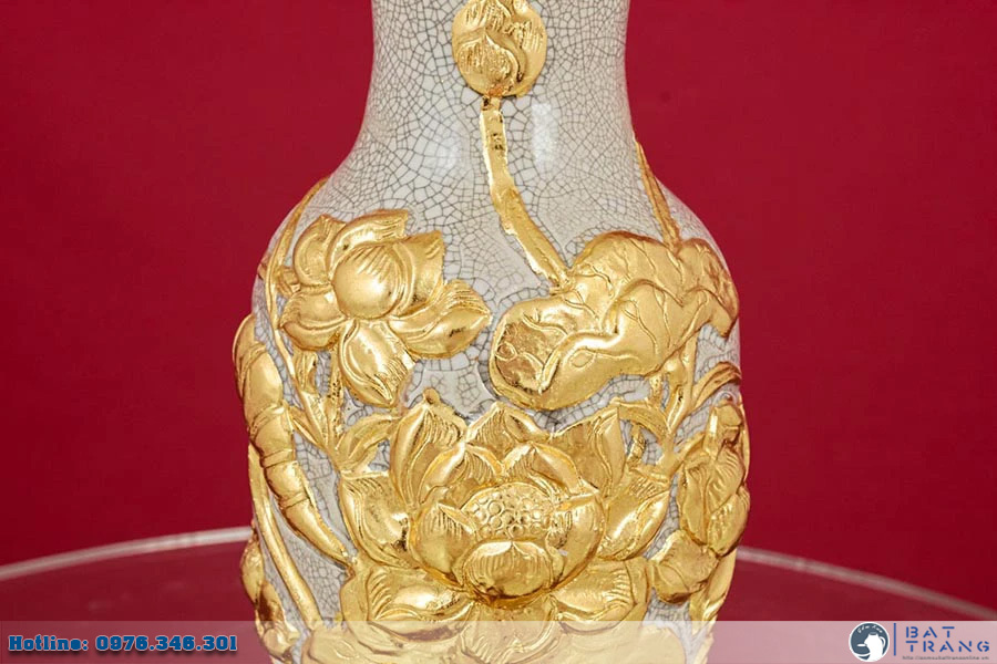 Lọ hoa thờ men rạn đắp nổi hoa Sen vàng Bát Tràng sang trọng độc đáo