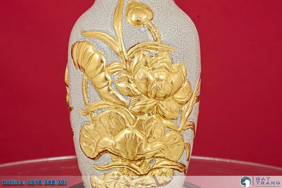 Lọ hoa thờ men rạn đắp nổi hoa Sen vàng Bát Tràng sang trọng độc đáo