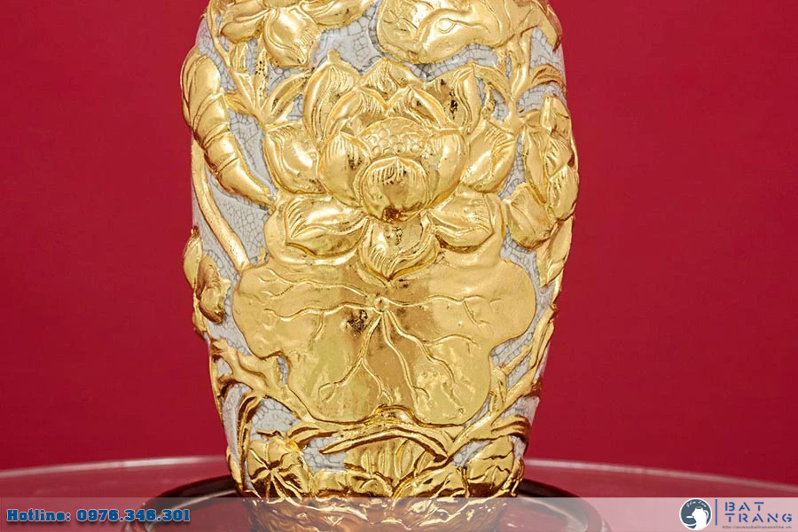 Lọ hoa thờ men rạn đắp nổi hoa Sen vàng Bát Tràng sang trọng độc đáo