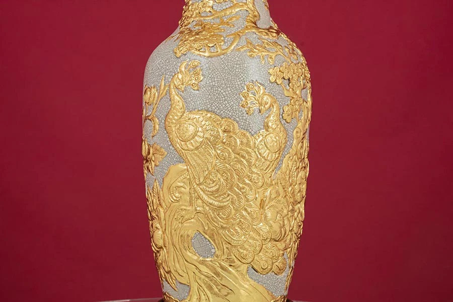 Lọ hoa thờ Công Danh Phú Quý men rạn dát vàng đắp nổi sang trọng
