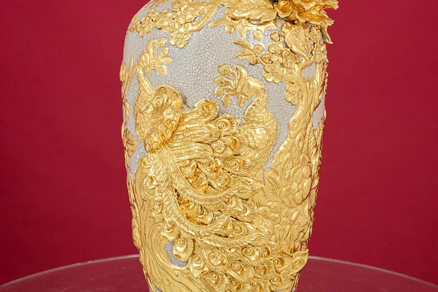 Lọ hoa thờ Công Danh Phú Quý men rạn dát vàng đắp nổi sang trọng
