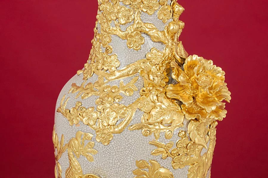 Lọ hoa thờ Công Danh Phú Quý men rạn dát vàng đắp nổi sang trọng