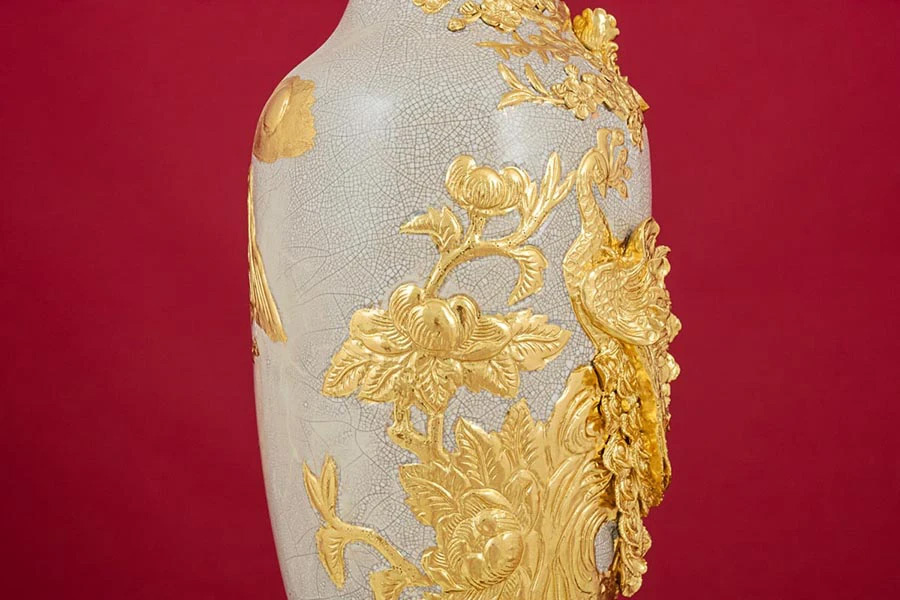 Lọ hoa thờ Công Danh Phú Quý men rạn dát vàng đắp nổi sang trọng